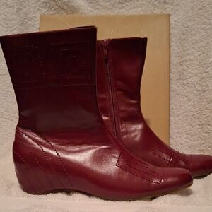 Chic Maroon Ankle Booties